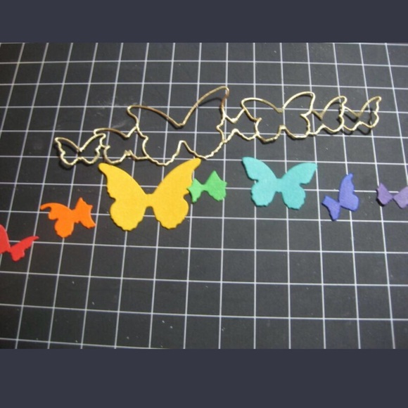 Memory Box Blissful butterfly border die 5.5 x 1.3 inches - Picture 9 of 9